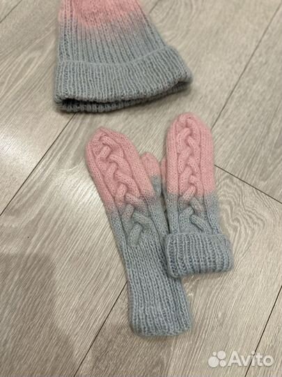 Продам набор: Варежки и шапка розово-голубая