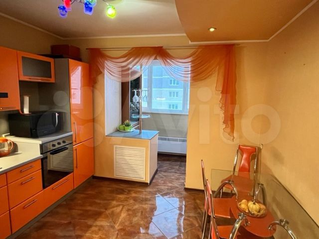 3-к. квартира, 90 м², 6/17 эт.