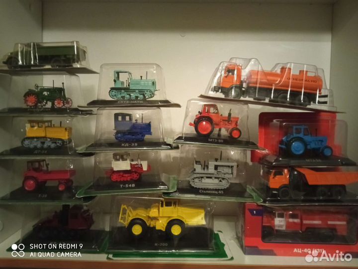 Коллекционные модели автомобилей, тракторов танков