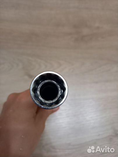 Ключ свечной 16