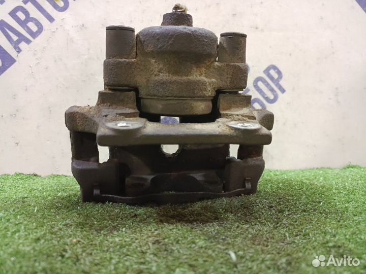 Суппорт задний правый Bmw E90 седан 2.0 N47 дизель