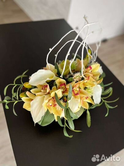 Интерьерная цветочная композиция