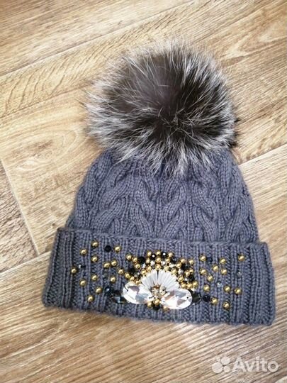 Шапка со стразами (новая)