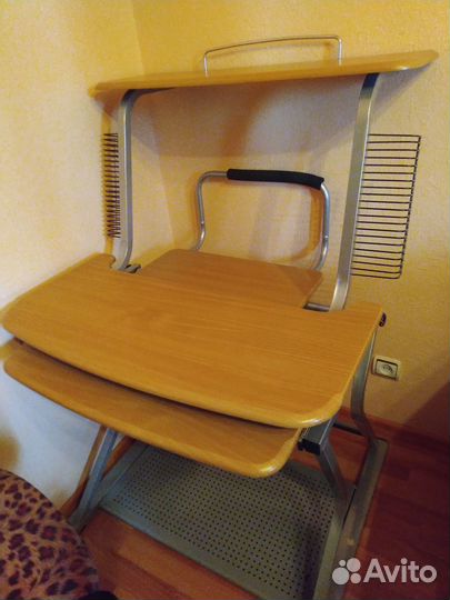 Компьютерный столик и кресло