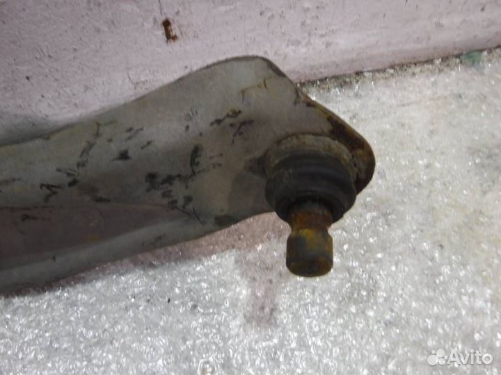 Рычаг передний правый