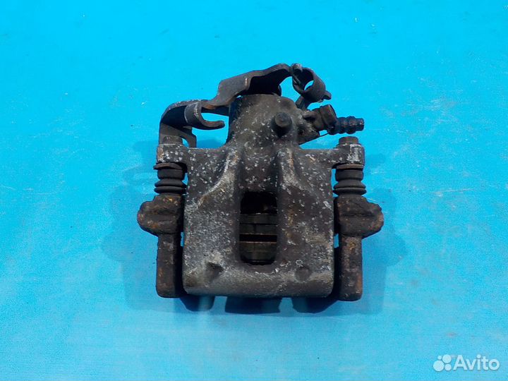 Тормозной суппорт задний правый toyota Auris (E15)