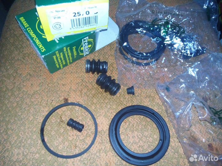 Ремкомплект цилиндров дисковых тормозов передних