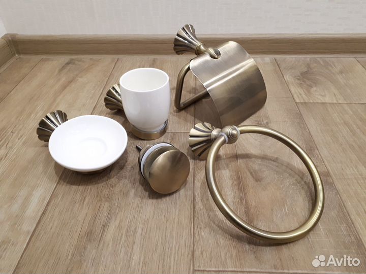 Вешалка-держатель полотенца (кольцо) под бронзу