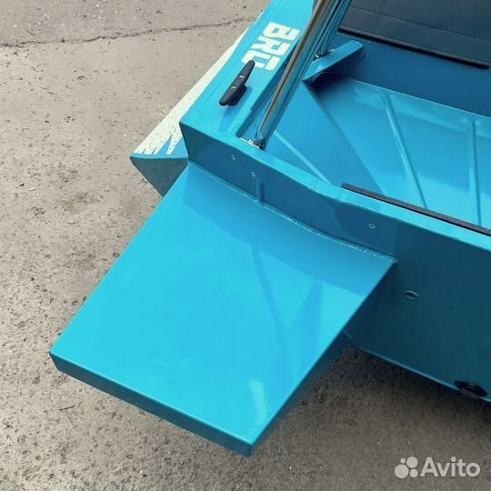 Лодка BRO 4.2 S console