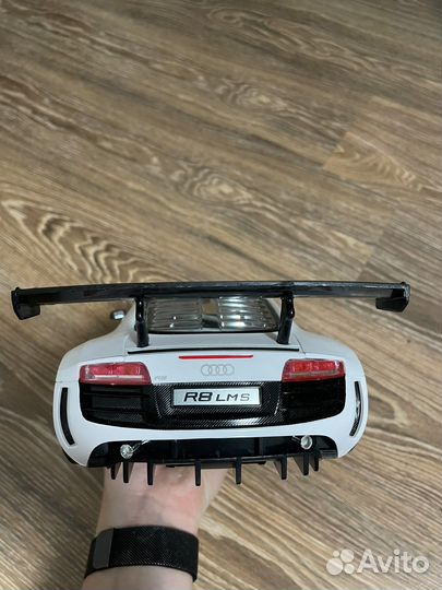 Машина на радиоуправлении Audi R8