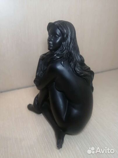 Статуэтка Девушка