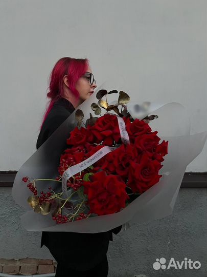 Розы ажурные красные букет