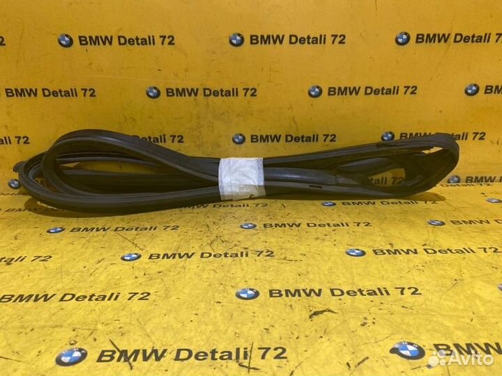 Уплотнитель двери правый Mercedes Viano W639