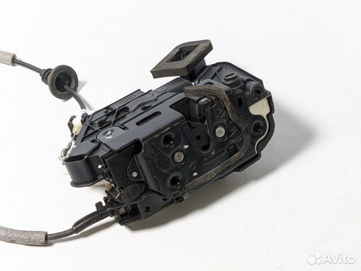Замок двери задний правый Vw Polo cfna 2015