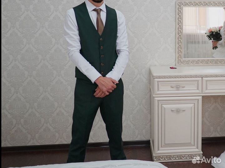 Продаю костюм