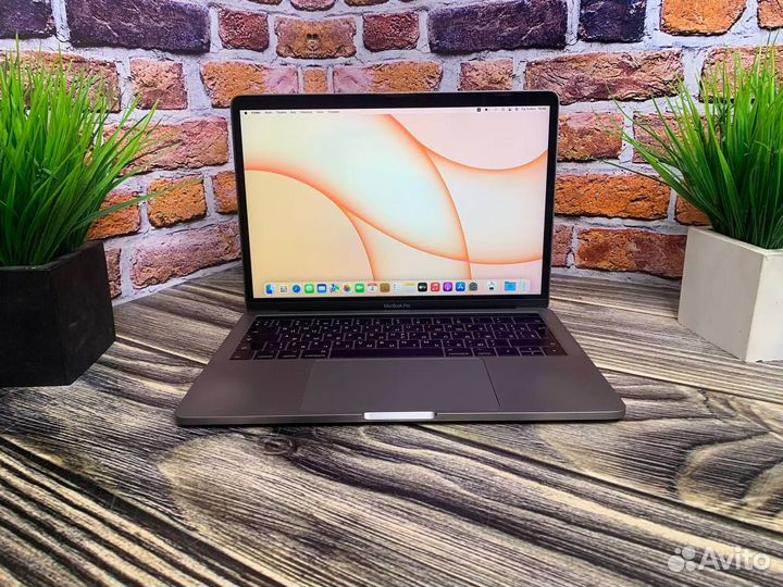 Apple MacBook Pro 13 Retina/TouchBar/i5/8/256
