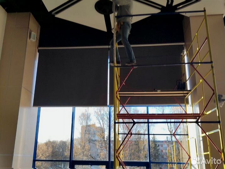 Рулонные шторы с установкой без сверления