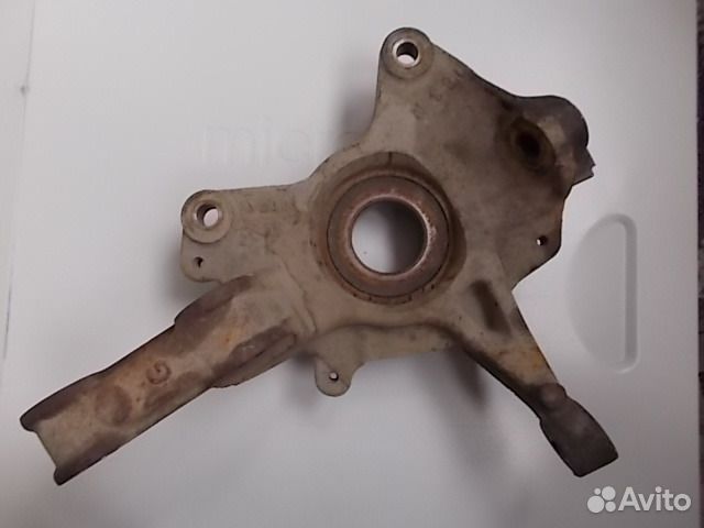 Рено Меган Сценик Кулак передний левый