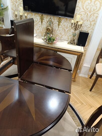 Обеденная зона со стульями