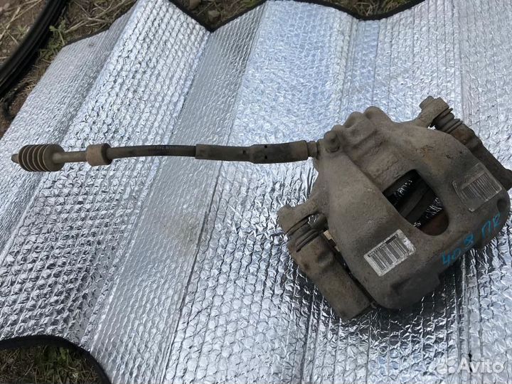 Суппорт тормозной передний правый Peugeot 408