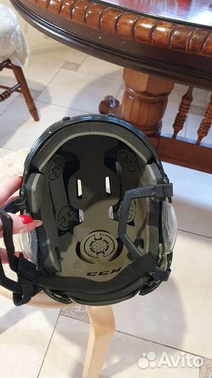 Хоккейный шлем