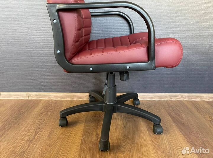Компьютерное кресло. Гарантия 1 год