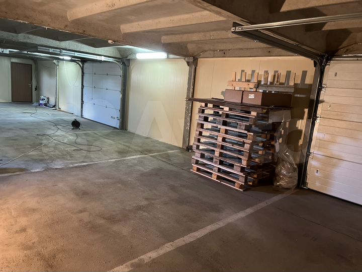 Гараж, > 30 м²