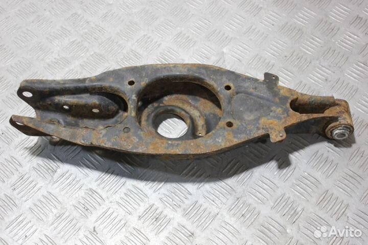 Рычаг задний нижний левый Clk 208