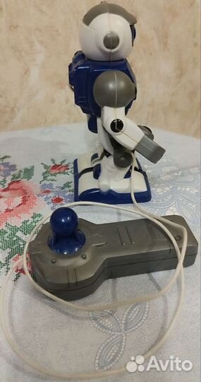 Игрушка робот с пультом на проводе