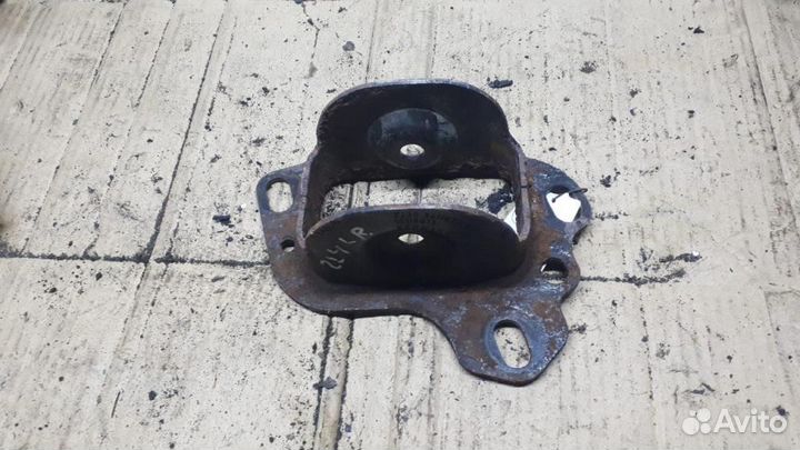 Кронштейн заднего рычага правый BMW X3 E83 (2004