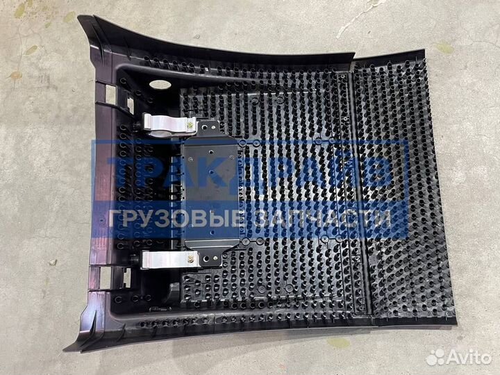 Крыло заднее Фав J7 правое с крепежами и кронштейн