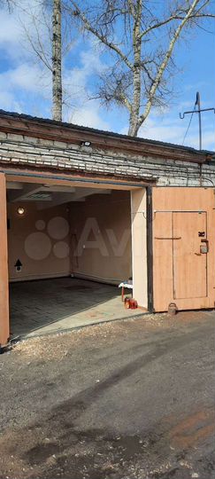 Гараж, > 30 м²