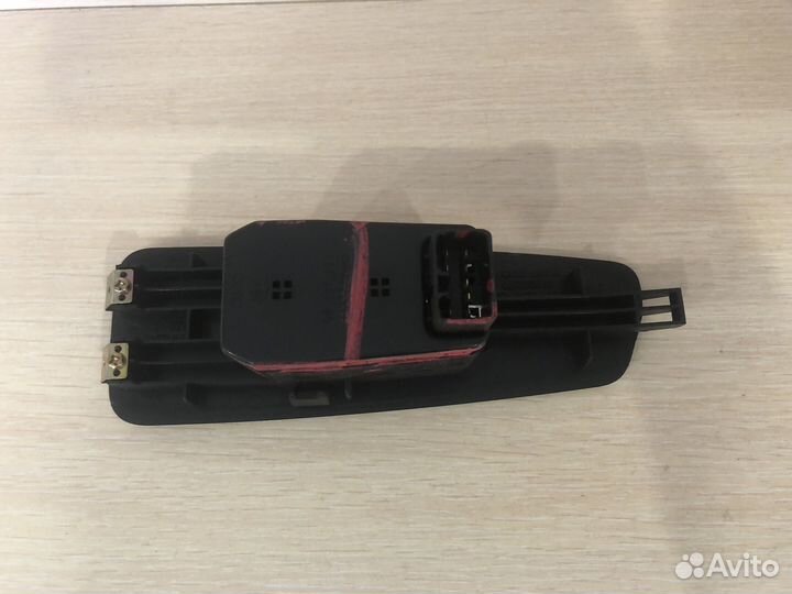 Кнопка стеклоподъемника SsangYong Rexton 1