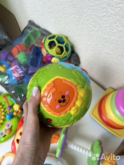 Развивающие игрушки для малышей пакетом