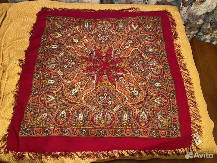 Павлопасадский платок новый 140*140