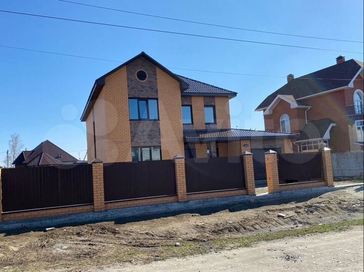 Дом 230 м² на участке 10 сот.