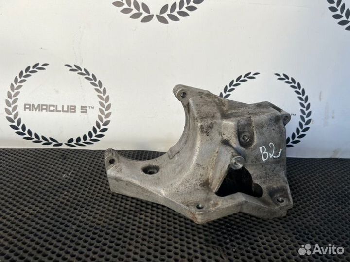 Кронштейн компрессора кондиционера Opel Omega B