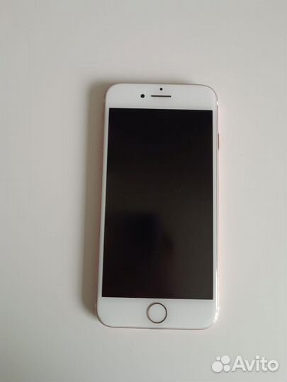 Телефон iPhone 7