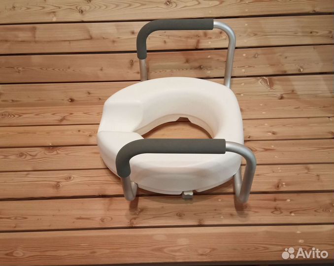 Насадка на унитаз для инвалидов