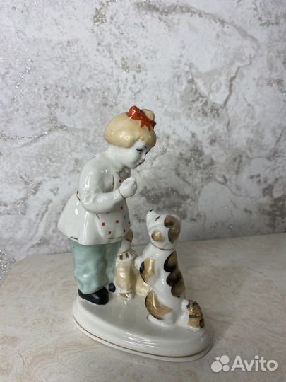 Статуэтка девочка с собачкой 