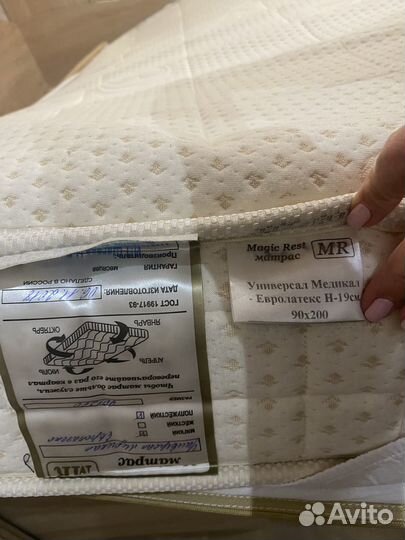 Кровать односпальная с ящиками и матрасом