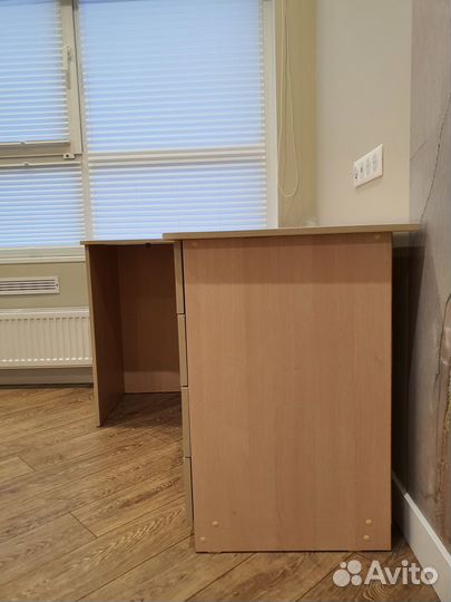 Угловой письменный стол