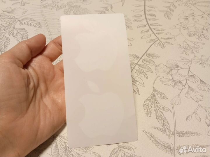 Наклейка на iPhone