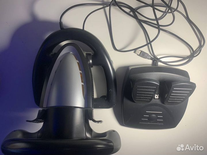 Игровой руль с педалями