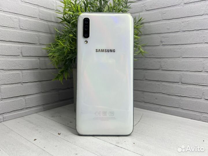 Samsung Galaxy A50, 4/64 ГБ