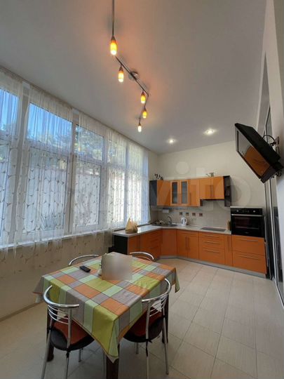 2-к. квартира, 62 м², 1/14 эт.