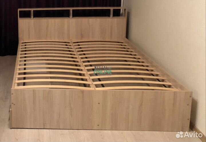 Кровать двуспальная с матрасом