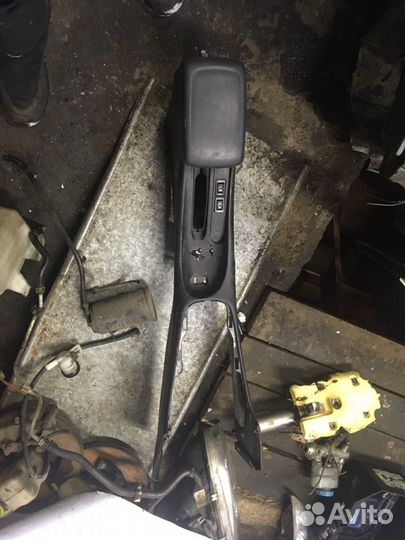 Подлокотник Nissan Almera N16