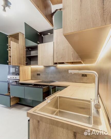 Кухня до потолка угловая