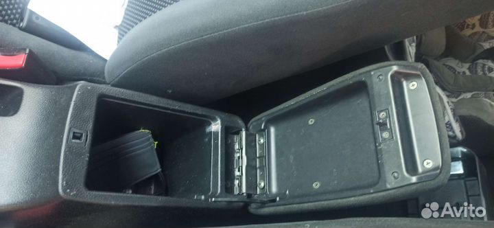 Подлокотник lancer 9